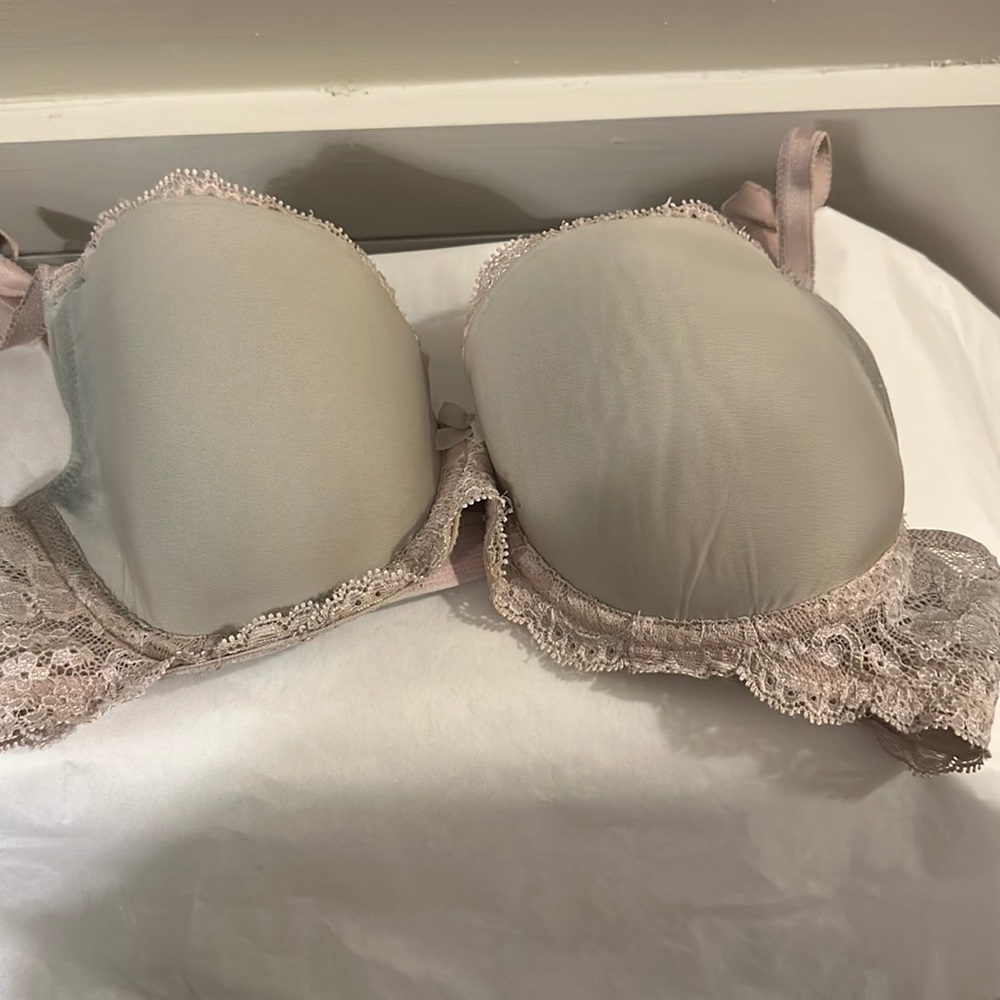 Victoria’s Secret Dream Angels Lightly Lined Demi Lace Bra - size 34C